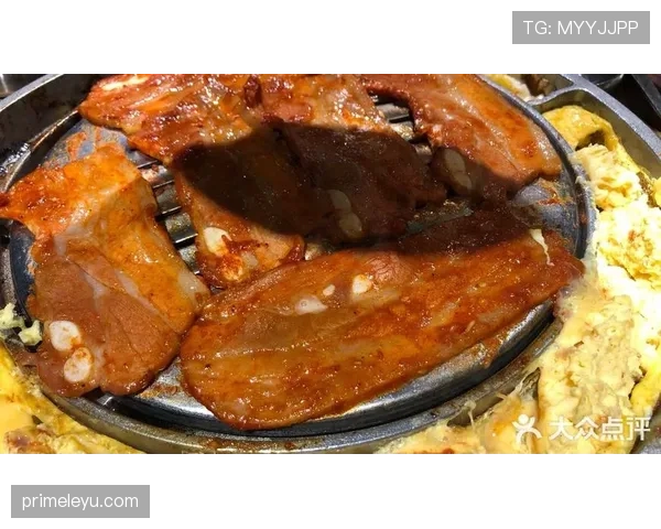 张常宁在家吃顿饭，光配菜都得摆满三张桌子